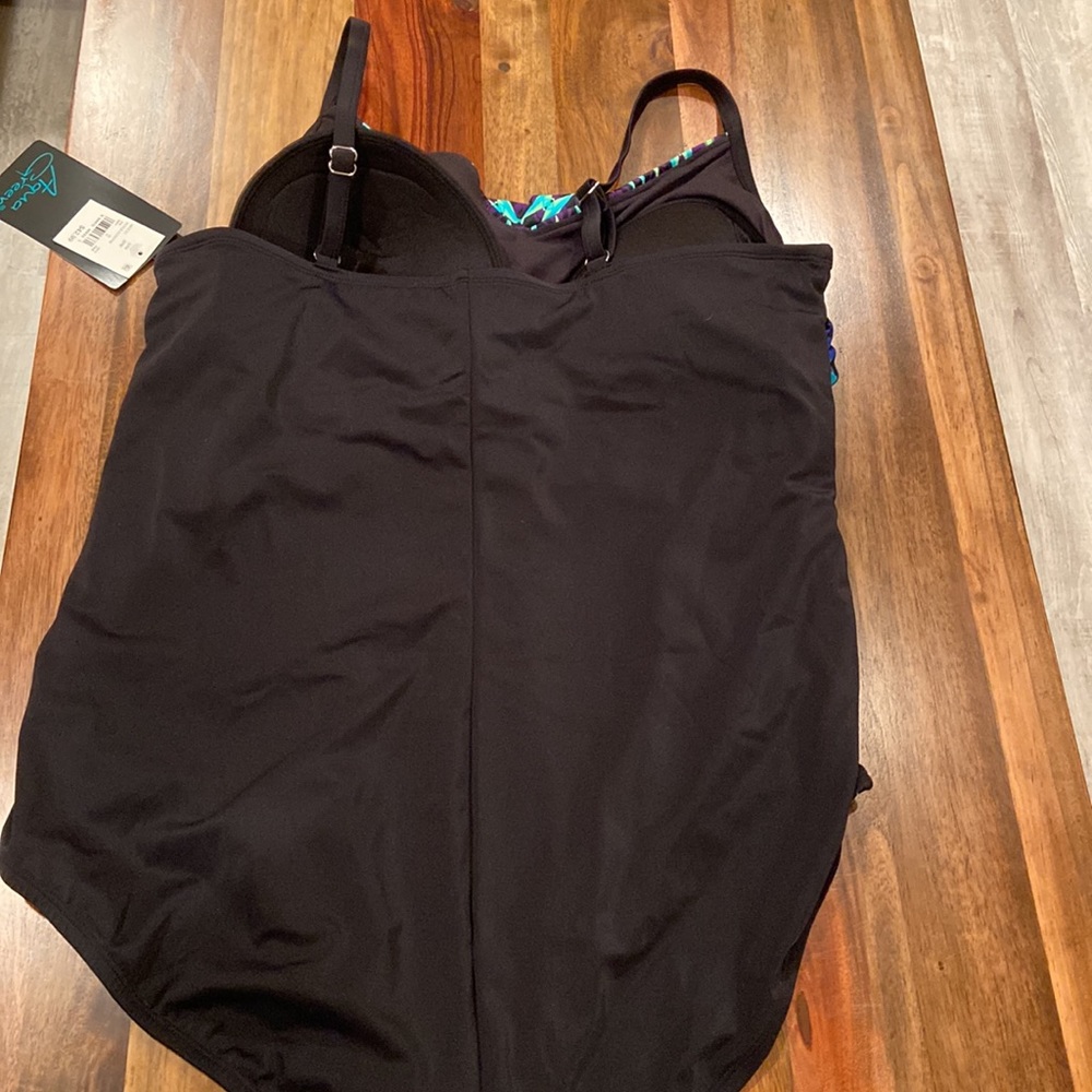 Aqua green woman’s one piece bathing suit - Picture 5 of 8